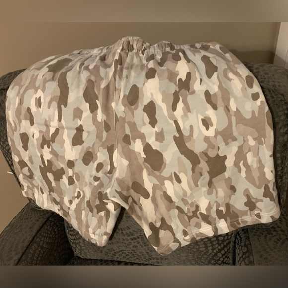 Nike Mens Camouflage Fleece Shorts, Like New, Drawstring Closure, Medium - Picture 4 of 13
